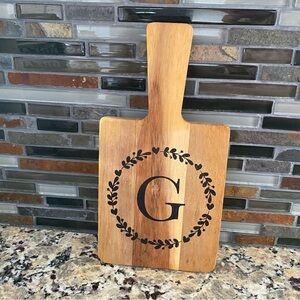 New
Personalized Small wooden charcuterie board with letter G
10x5